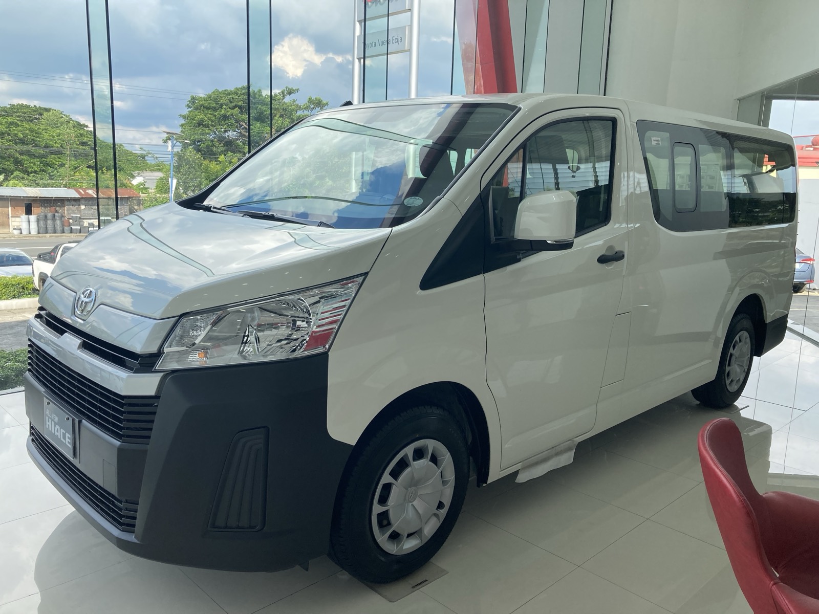 Hiace Commuter